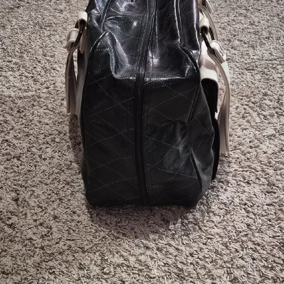 Mary Kay Black and Cream Quilted Travel Bag - Picture 4 of 8